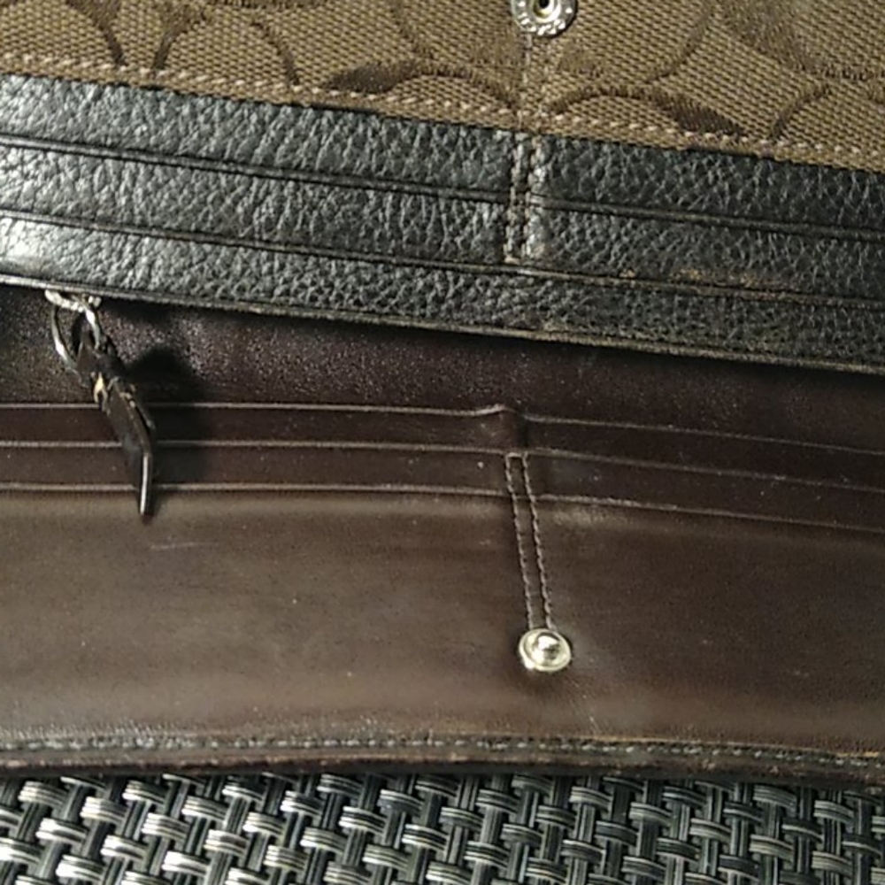 Coach - Picture 4 of 5